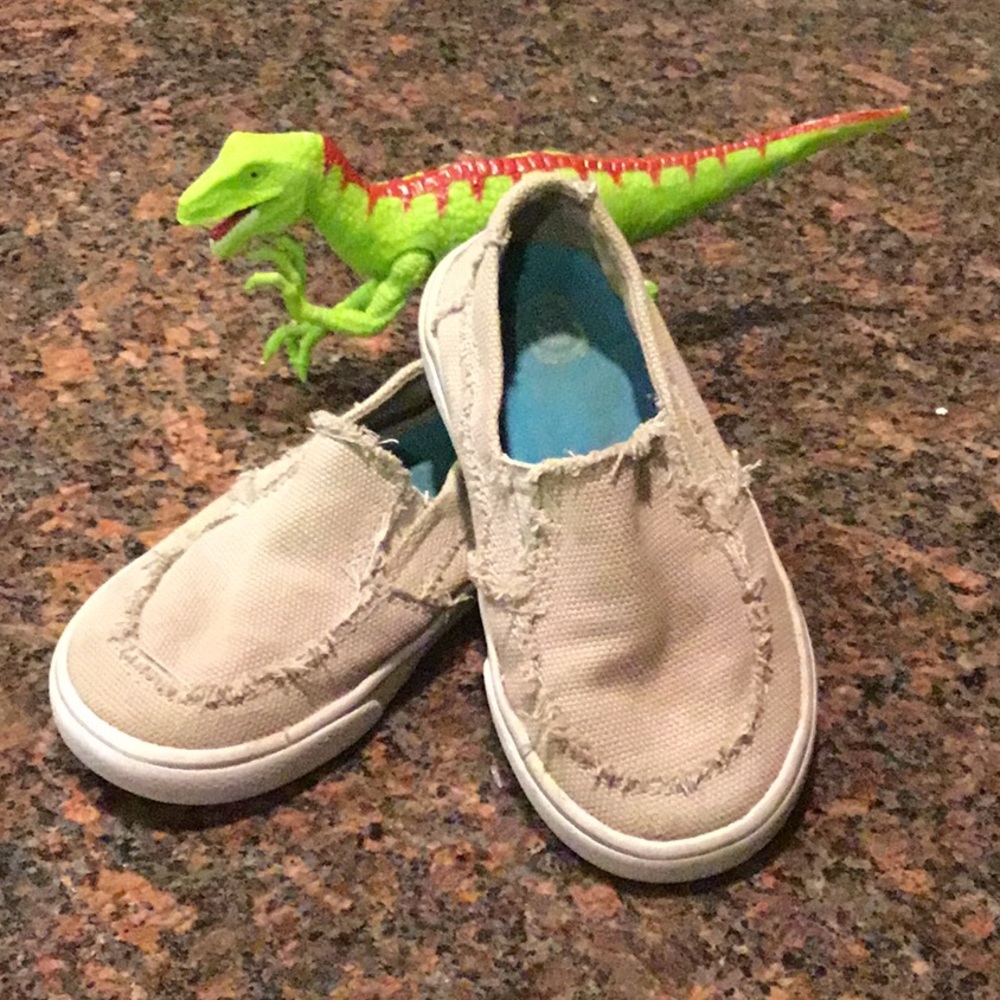Toddler size 8 beach shoes